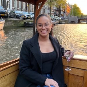 Meet your Posher, Makayla